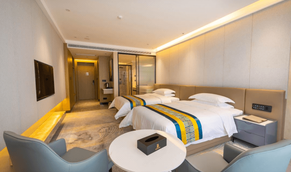 金裝食足八餐全新开业五星標準台山【铂玥酒店】【台山第一家招牌黄鳝饭】 純玩兩天團（食玩假期 旅行團）