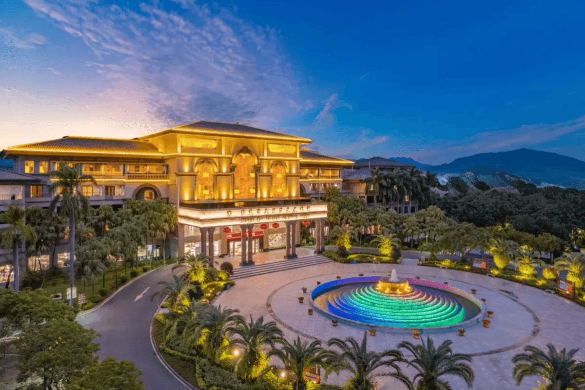 廣州+清遠2天團·清遠佛岡聚龍灣天然温泉酒店（任浸任泡68個純天然氡礦泉泡池 感受湯塘“千年古温泉”）（永安旅遊 旅行團）