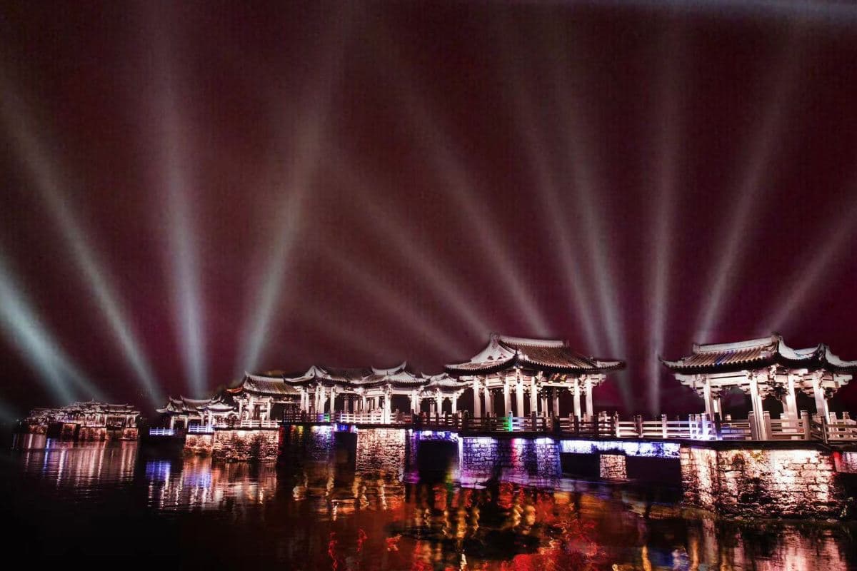 《皇牌潮州+VIP包廂美食》汕頭MARRIOTT萬豪 包廂享用【(位上)養顏花膠宴】【鮀城盛宴】【任食一人一鍋金牌牛肉火鍋】探索湘子橋日與夜 隱世千年古城~龍湖古寨 潮州美食純玩3天團（永安旅遊 旅行團）