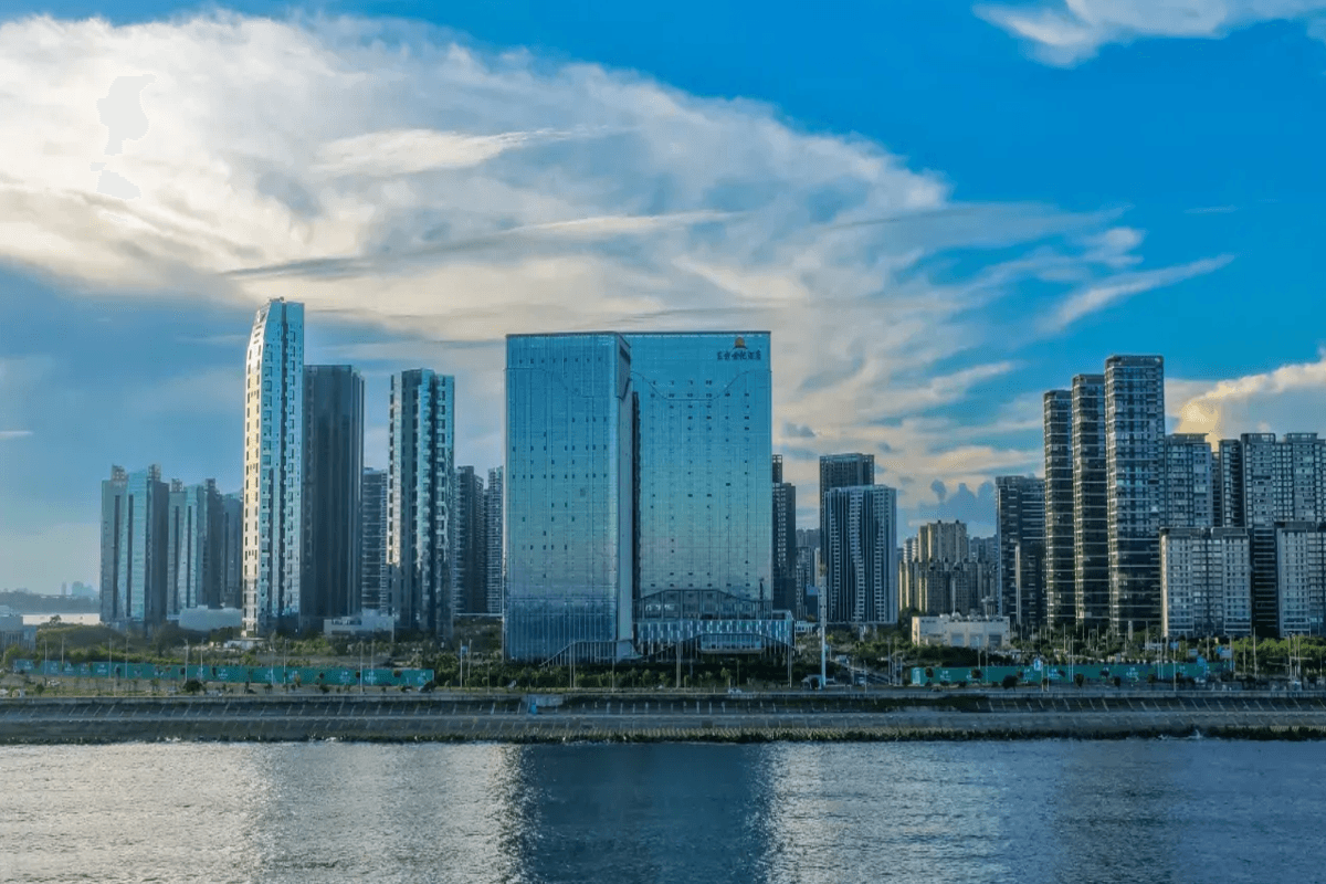 《探索醉美．南澳島》《2025年全新開業》汕頭東方世紀酒店(約500呎海景客房) 被譽為廣東省最美的島嶼，遊覽啟航燈塔、北回歸線標誌塔 湘子橋日與夜【非遺美食．獅頭鵝風味宴】 潮州美食純玩3天團（永安旅遊 旅行團）