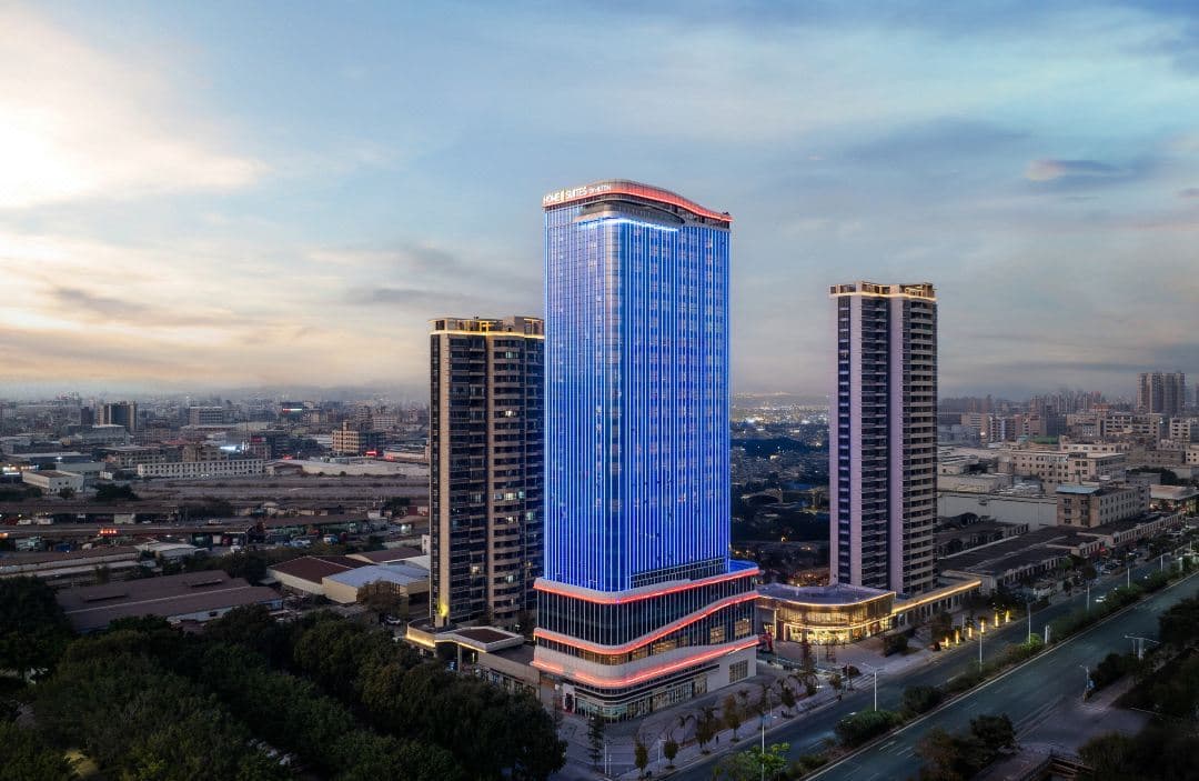 《永安獨家》《2025年最新開業》潮州希爾頓惠庭酒店《「潮汕風情畫」+高鐵》 包廂享用【鮑片砂鍋粥養生宴】【紅燒海參魚皮+十八道菜桌宴】湘子橋的日與夜 潮州美食純玩3天團（永安旅遊 旅行團）