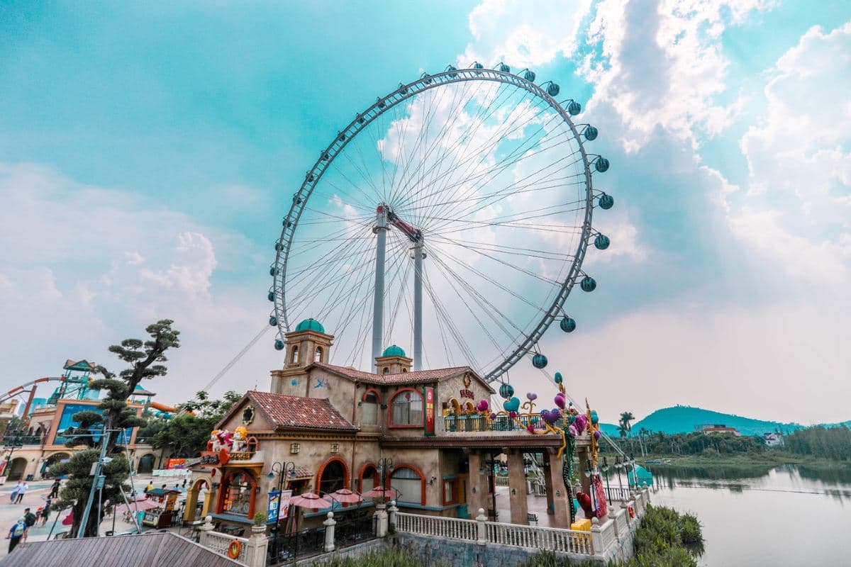 《肇慶．浪漫魔法城堡》保證入住~肇慶泊隱酒店 華僑城歡樂海岸plus、宋城古牆~披雲樓 【陳皮肇實裹蒸八寶鴨宴】【(位上)沉魚落雁過橋魚羊鮮+鳳城名菜宴】佛山肇慶純玩2天團（永安旅遊 旅行團）