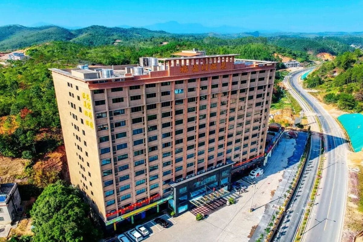 《溫泉養生》保證入住~河源紫金福盈門溫泉酒店(獨立溫泉池客房) 航天農業科技生態園、南園古村 【地膽頭燉水鴨+飄香蔥油雞宴】 惠州河源純玩2天團(永安旅遊 旅行團)