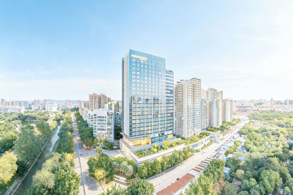 《廣州即興》廣州國際品牌廣州合景福朋喜來登酒店+【海鮮自助晚餐】【黑松露燕窩花膠宴】【粵·向群飯店~35年老字號粵菜宴】廣州版千與千尋「北京路~大佛寺」廣州純玩2天團（永安旅遊 旅行團）