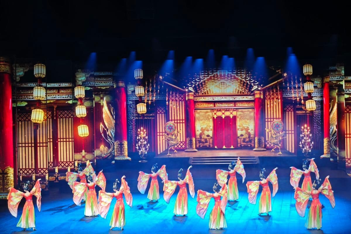 肇慶3天團·繽紛夜遊~肇慶星湖牌坊、紫荊西堤+沉浸式體驗「佛山宋城·廣東千古情」（永安旅遊 旅行團）