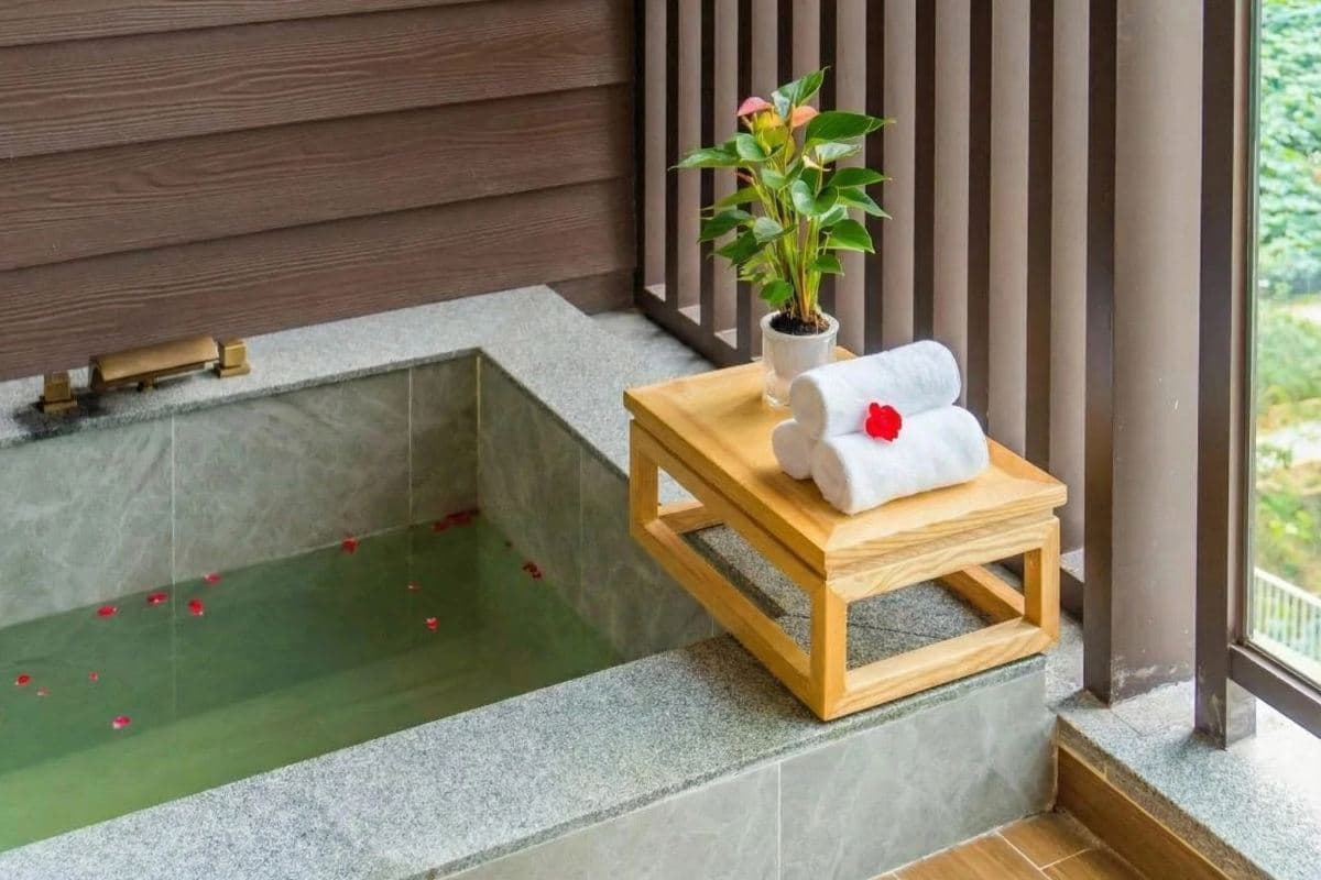 清遠+廣州2天團·《養生度假》佛岡藥王谷湯泉康養酒店(獨立泡池客房~每房含2池湯泉)品嚐【金湯鮑魚花膠雞宴】(永安旅遊 旅行團)