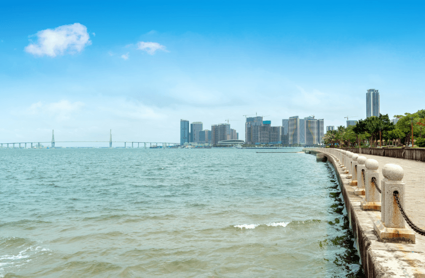 「鮮美湛江美景遊」2晚入住湛江白金五星君豪酒店《酒店海鮮自助晚餐》品嚐<麻章燒豬、沙蟲、鮑魚、生蠔>美食3天純玩團（星晨旅遊 旅行團）