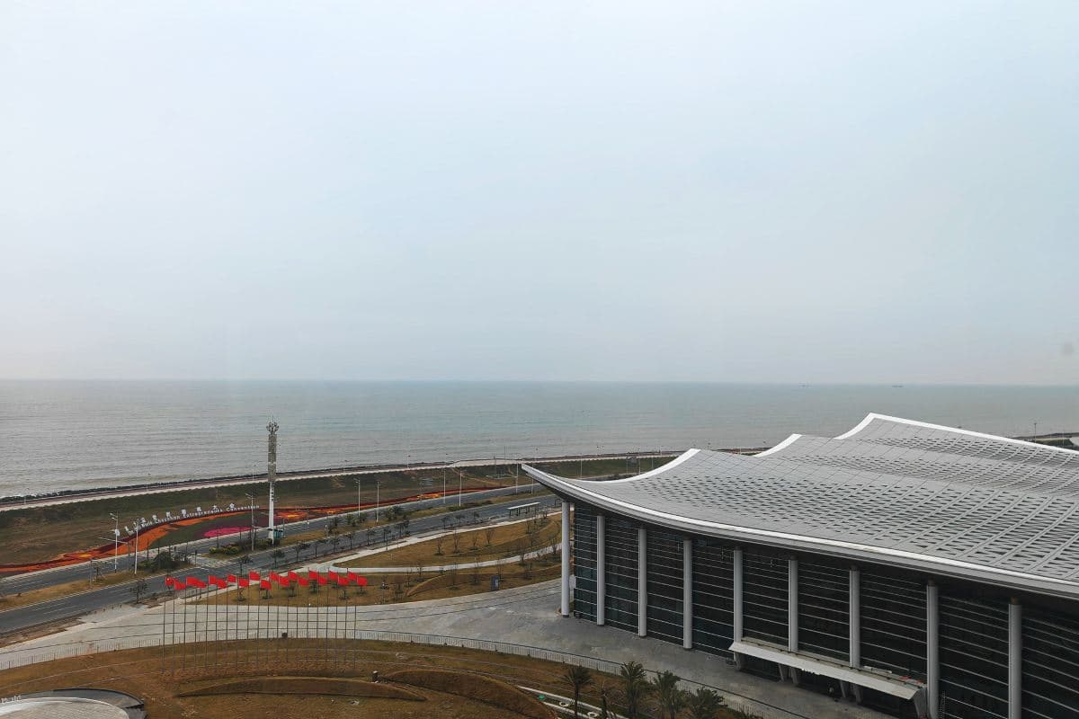 《永安專享~約500呎豪華海景客房~汕頭白天鵝酒店「潮」玩攻略+高鐵》 專享包廂【鮑魚砂鍋粥養生宴】【任食一人一鍋金牌牛肉火鍋】湘子橋的日與夜 尋味鎮邦路美食街 潮州美食純玩3天團(永安旅遊 旅行團)