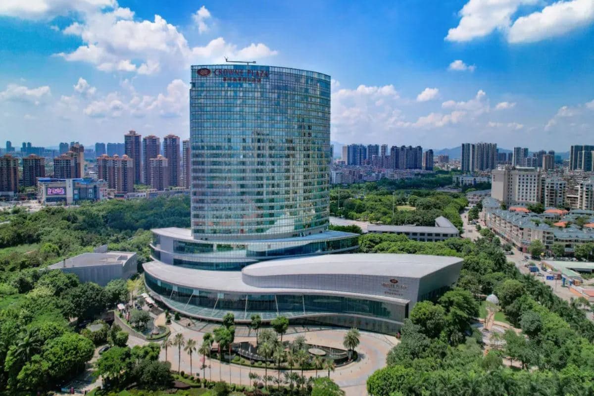 《惠州閒遊》保證入住國際品牌~Crowne Plaza惠州皇冠假日酒店【酒店豐盛海鮮自助餐】【任食荔枝柴燒鵝+任飲啤酒】【招牌古法脆皮乳鴿宴】「惠州西湖」惠州美景純玩2天團(永安旅遊 旅行團)