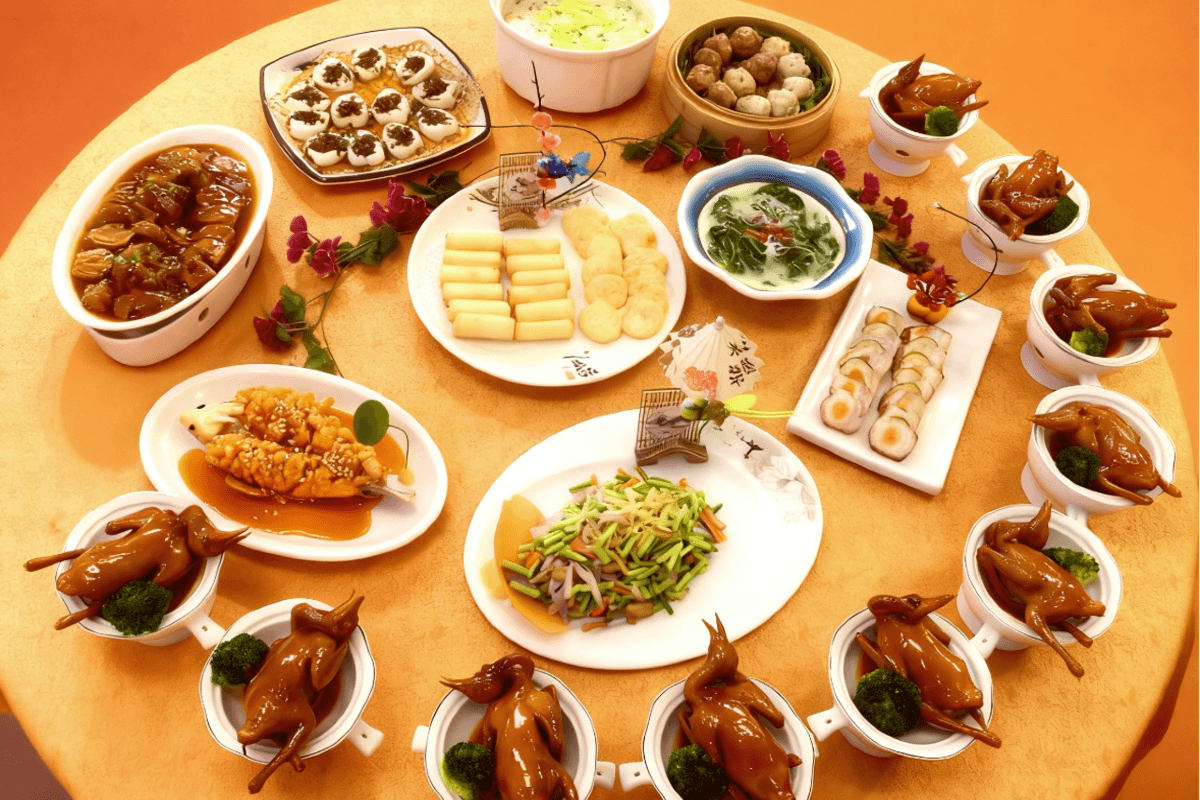 佛山2天團·【粵式經典名菜:(位上)古法巧手鴿吞鮑魚宴】+ 順德私房菜大賽冠軍【新派私房菜宴】+「佛山千古情」(永安旅遊 旅行團)