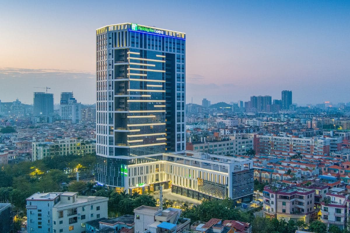 佛山+廣州2天團·香格里拉酒店享用早餐+大灣區漫遊攻略~國家3A級「十八羅漢山國家森林公園」品嚐【𠮩𠹌私房菜宴】(永安旅遊 旅行團)