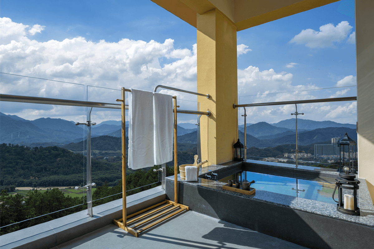 惠州+廣州+東莞2天團·《獨立温泉泡池客房》龍門南崑山雲頂温泉威士忌酒店 歎【酒店海鮮自助餐】【老莞城懷舊兒時菜】(永安旅遊 旅行團)